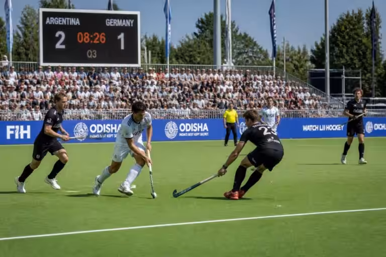 découvrez comment sont organisées les compétitions de hockey sur gazon, les règles principales, les formats des tournois et les différentes catégories de joueurs.