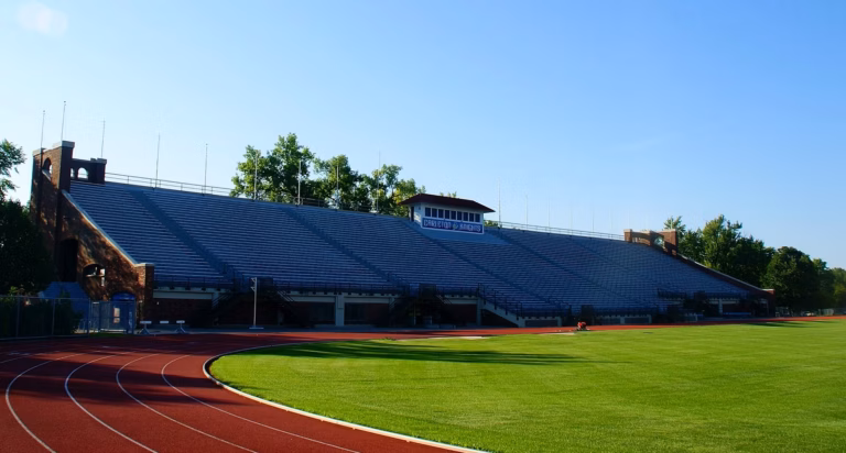 Stade Vallier : lieu et installations sportives