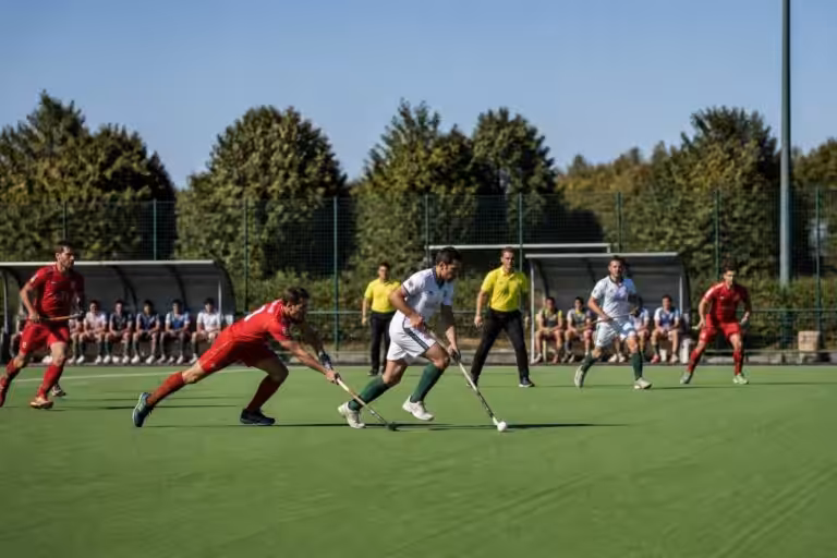 découvrez les documentations officielles sur le jeu au hockey sur gazon, incluant règles, stratégies et réglementations essentielles pour joueurs et passionnés.