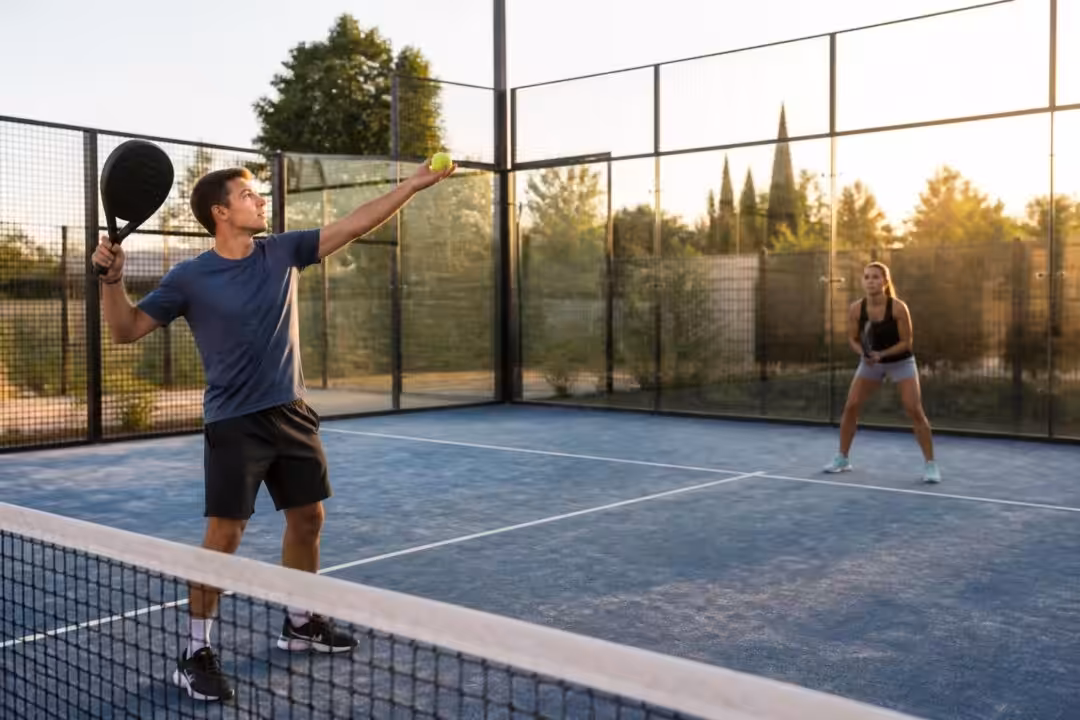 découvrez les règles du padel pour débutants et apprenez à comprendre ce sport passionnant de manière simple et rapide.